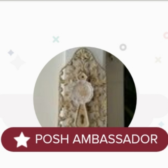 Meg 🌻 Posh Ambassador ✌ - Picture 2 of 2